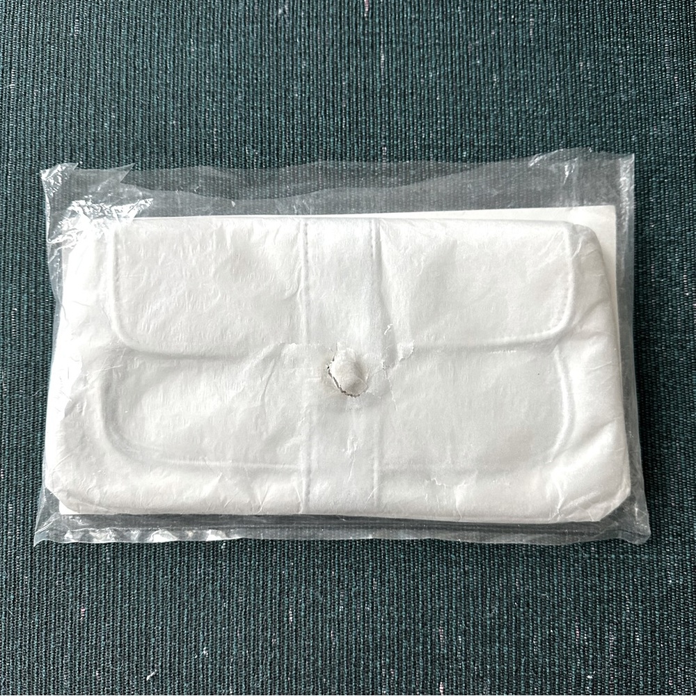 NWOT SILVER CLUTCH/ with chain strap - Picture 6 of 9
